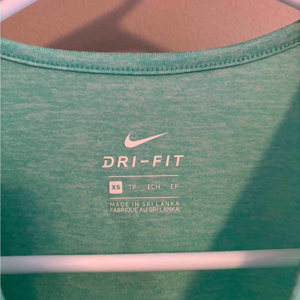 Women’s Green Nike Tank Top - Picture 3 of 4
